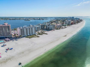 Beachfront Corner: Gulf Views, Pool, Walk Times Sq
